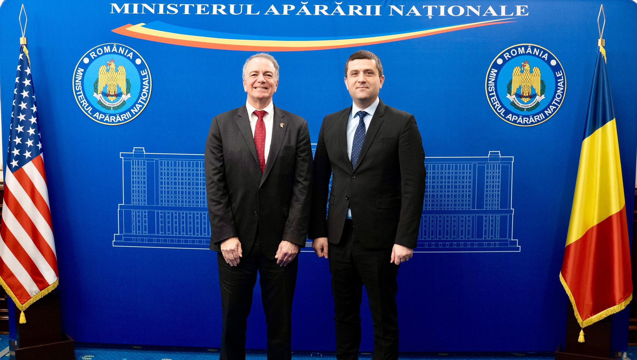 Ministrul Apărării s-a întâlnit cu noul ambasador al SUA: „România este un promotor ferm al Parteneriatului Strategic cu Statele Unite”