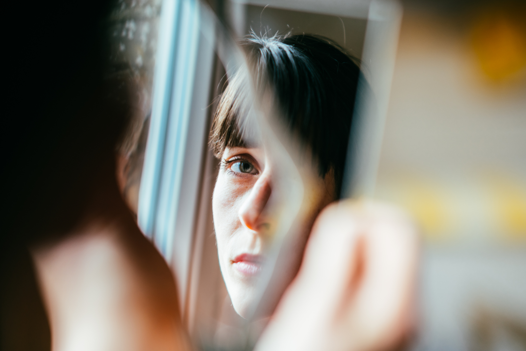 „Credeam că o să mă judece lumea”. Trei români din 100 suferă de depresie, însă puțini ajung la medic. Ce face statul