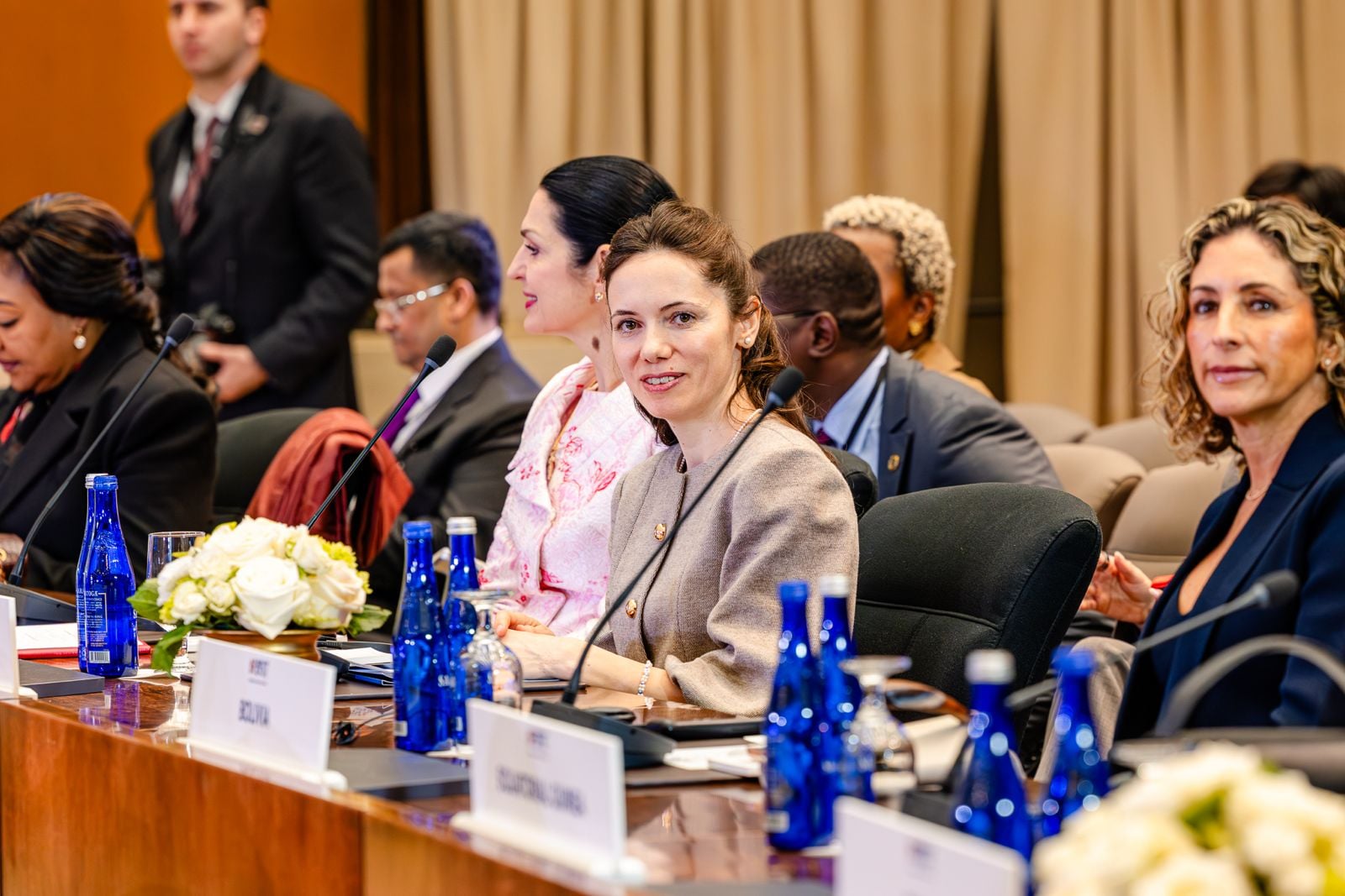 Mirabela Grădinaru, partenera lui Nicușor Dan, întâlnire la Washington cu conducerea „American Councils for International Education”