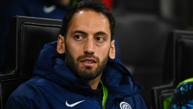 Hakan Calhanoglu pe banca lui inter