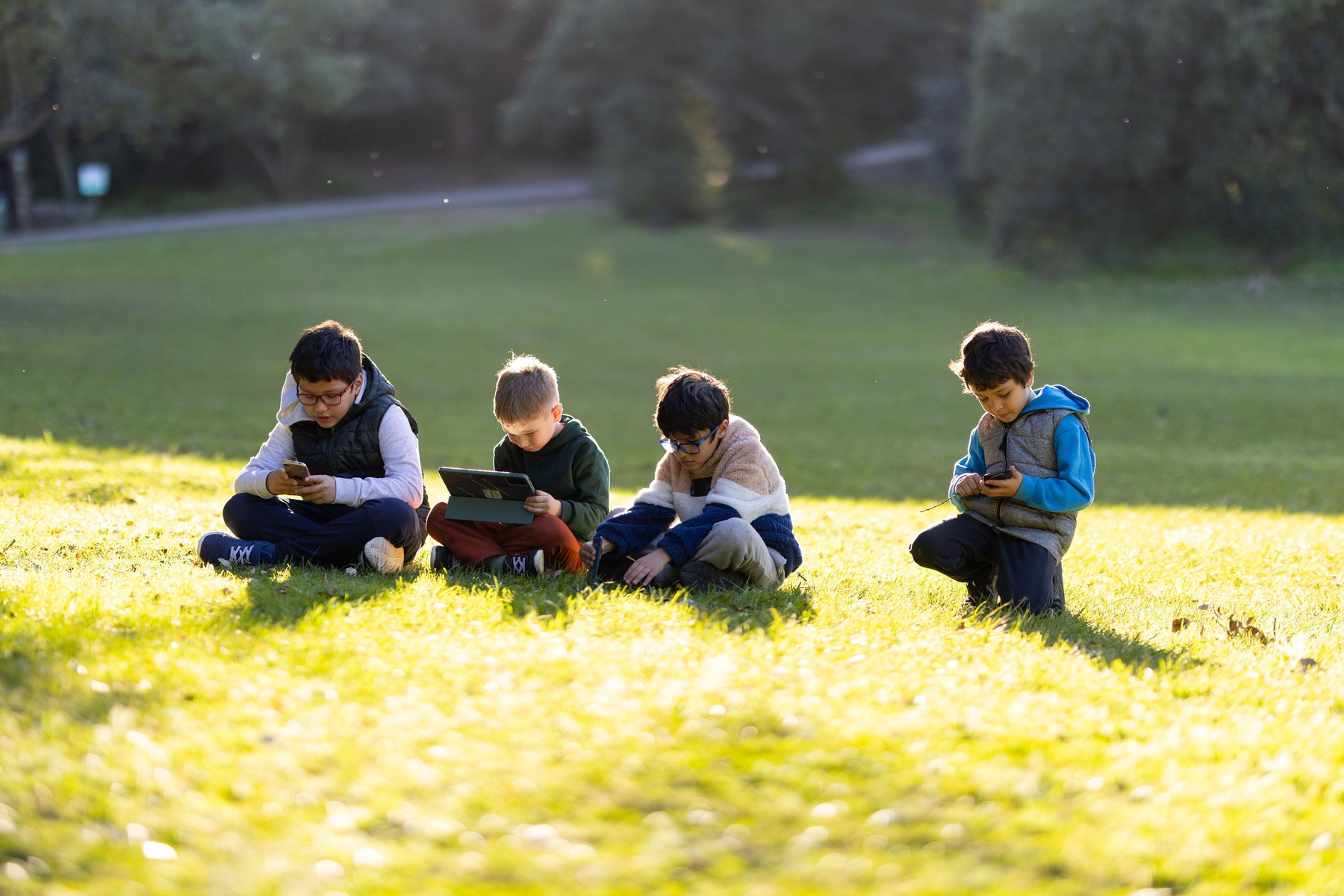 Marea Britanie începe un test cu sute de adolescenți pentru a vedea cum ar fi viața lor fără rețele sociale. Ce implică studiul