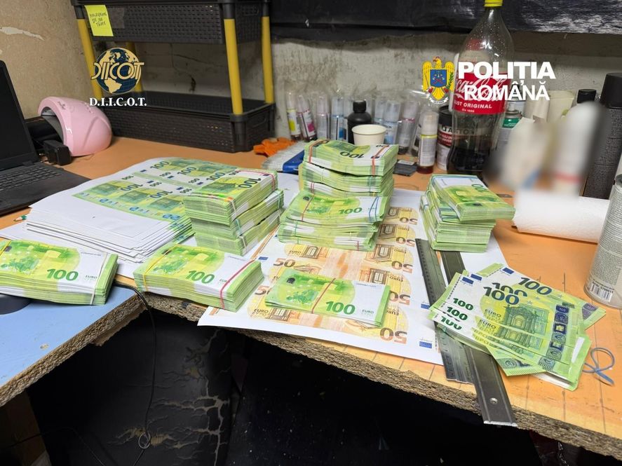 Fabrică de bani falși la Suceava: trei români și un italian au tipărit 2 milioane de euro, bancnotele au fost distribuite în Bulgaria