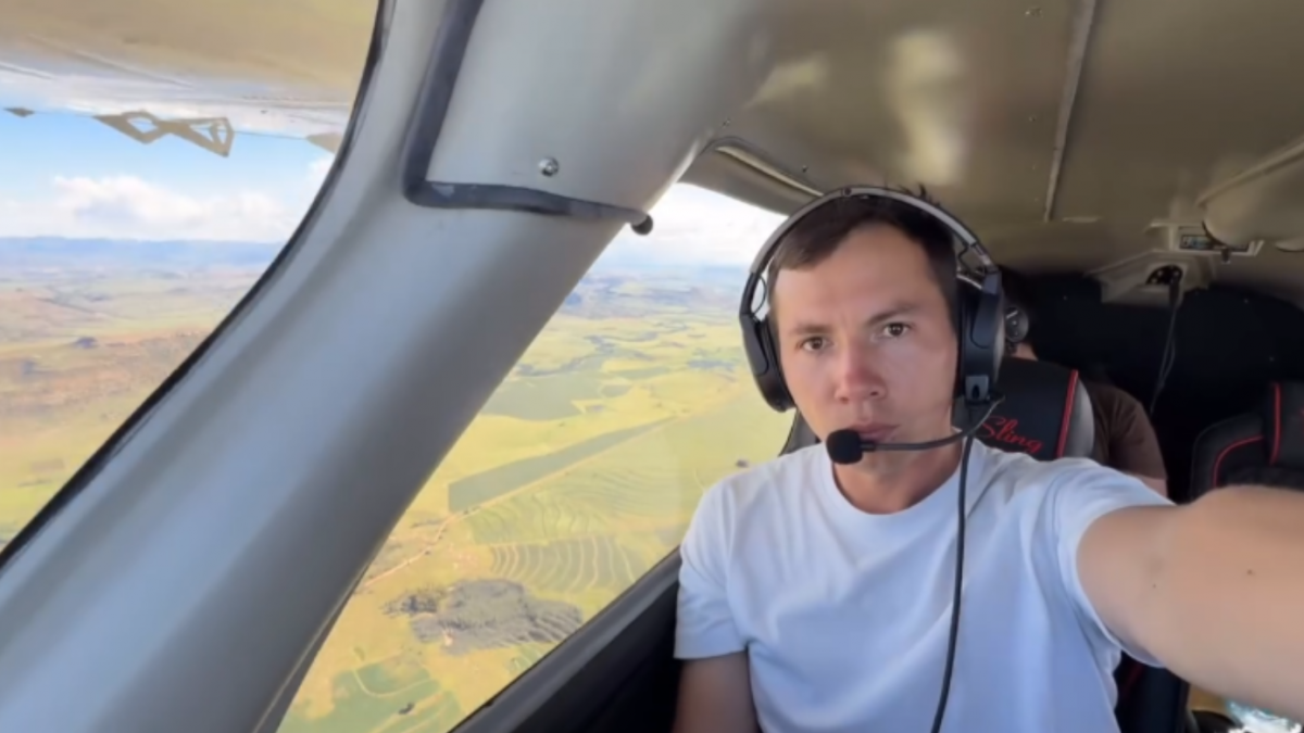 „Prostia nu are limite”. Un cunoscut blogger rus a murit după ce avionul cu care zbura a fost confundat cu o dronă de către antiaeriană
