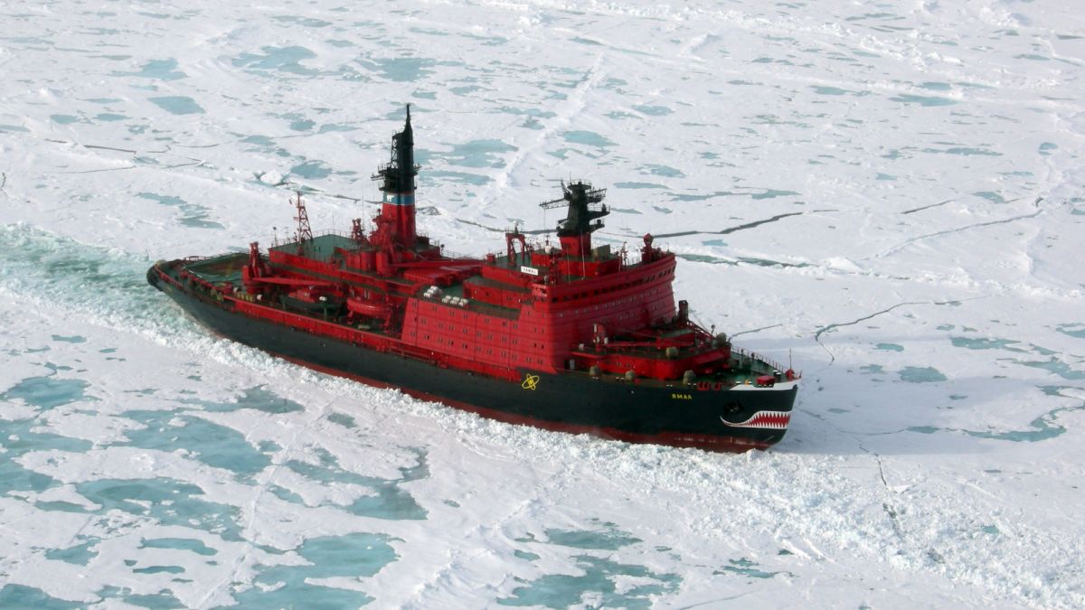 O lovitură de peste 200 de milioane de dolari. Cum a reușit Ucraina să scufunde o navă strategică aflată la peste 1000 de kilometri