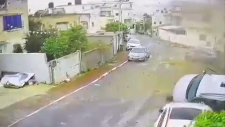 Momentul în care rachete iraniene lovesc lângă Tel Aviv. Imagini surprinse de o cameră de supraveghere