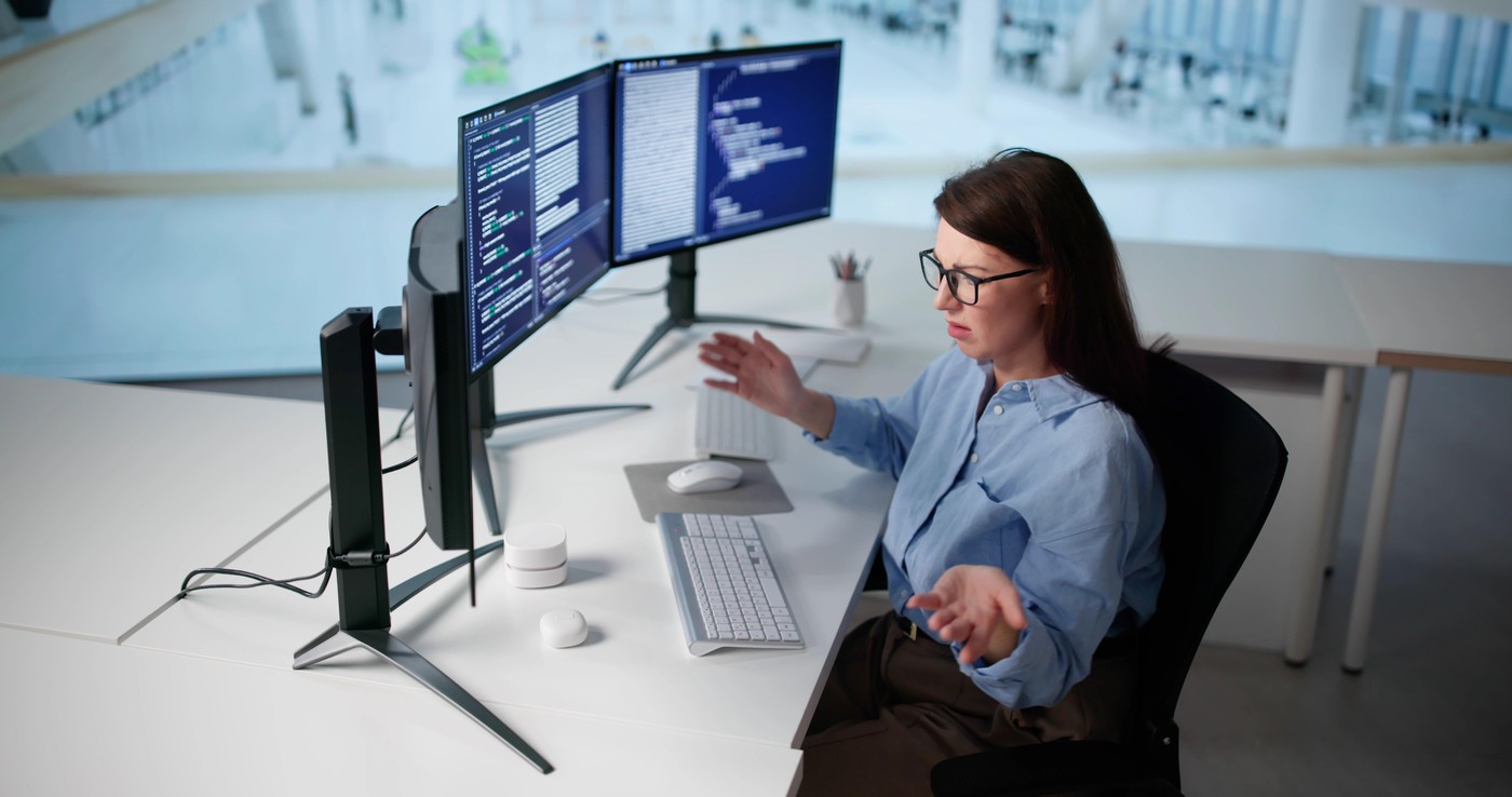 Aplicațiile AI validează excesiv oamenii și le pot afecta judecata, arată un studiu din SUA