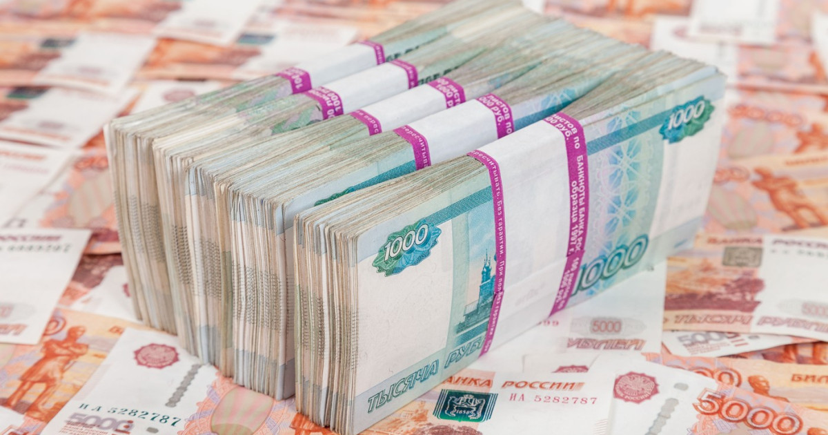 Rușii retrag miliarde din bănci din cauza temerilor legate de război și de confiscarea depozitelor
