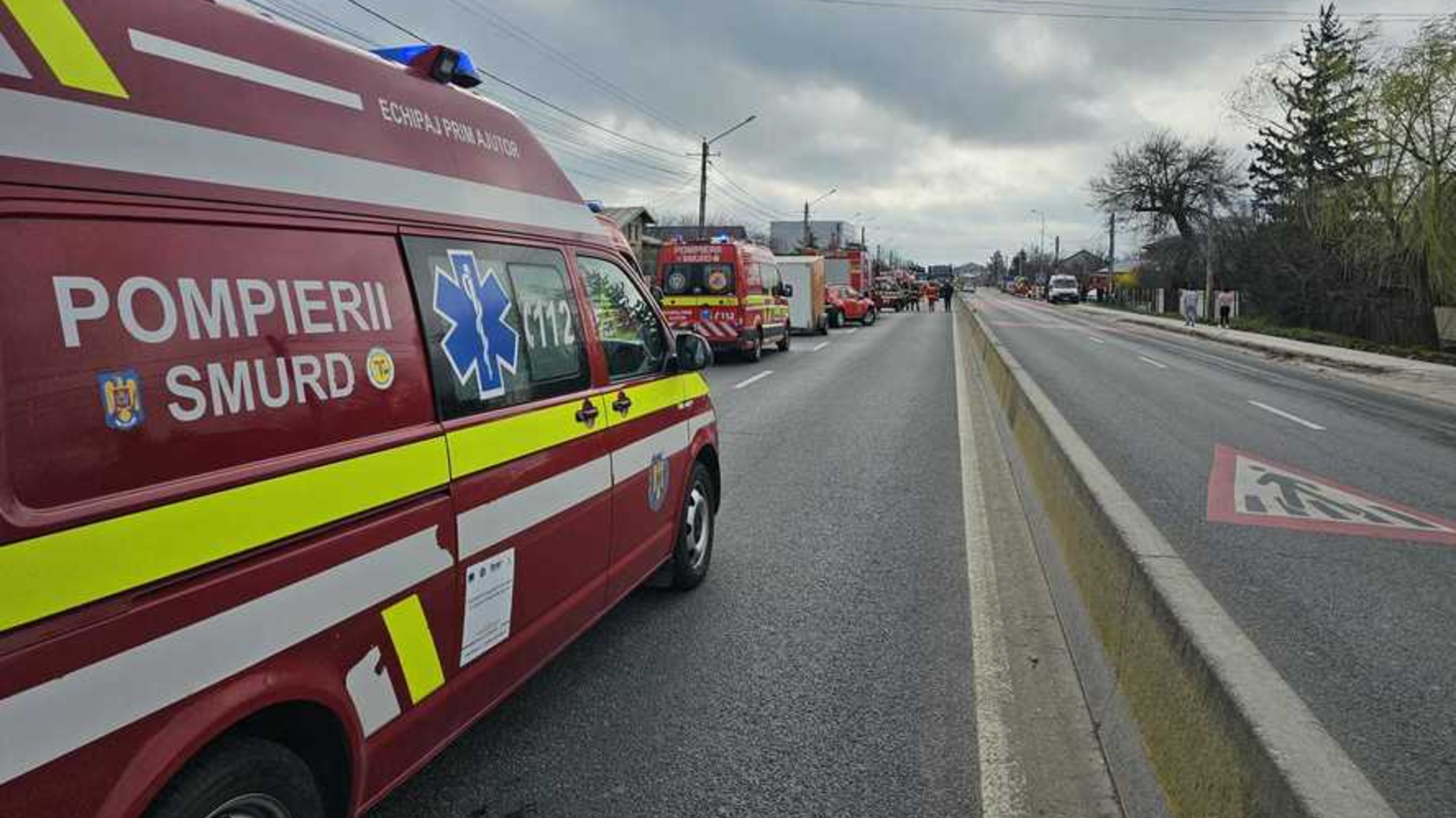 Accident grav între un microbuz școlar și un autocamion în Dâmbovița. Plan Roșu activat: copii răniți, duși la București