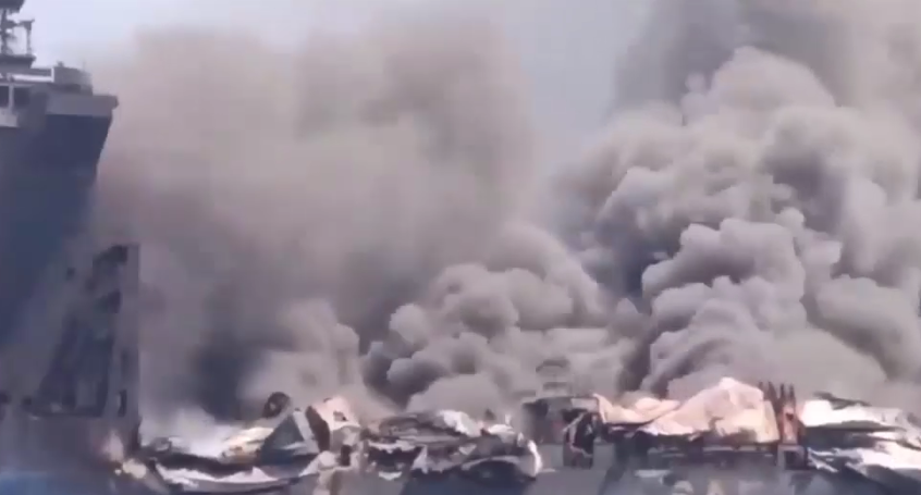 Teroare în Strâmtoarea Ormuz: O navă cargo a luat foc după un atac al iranienilor