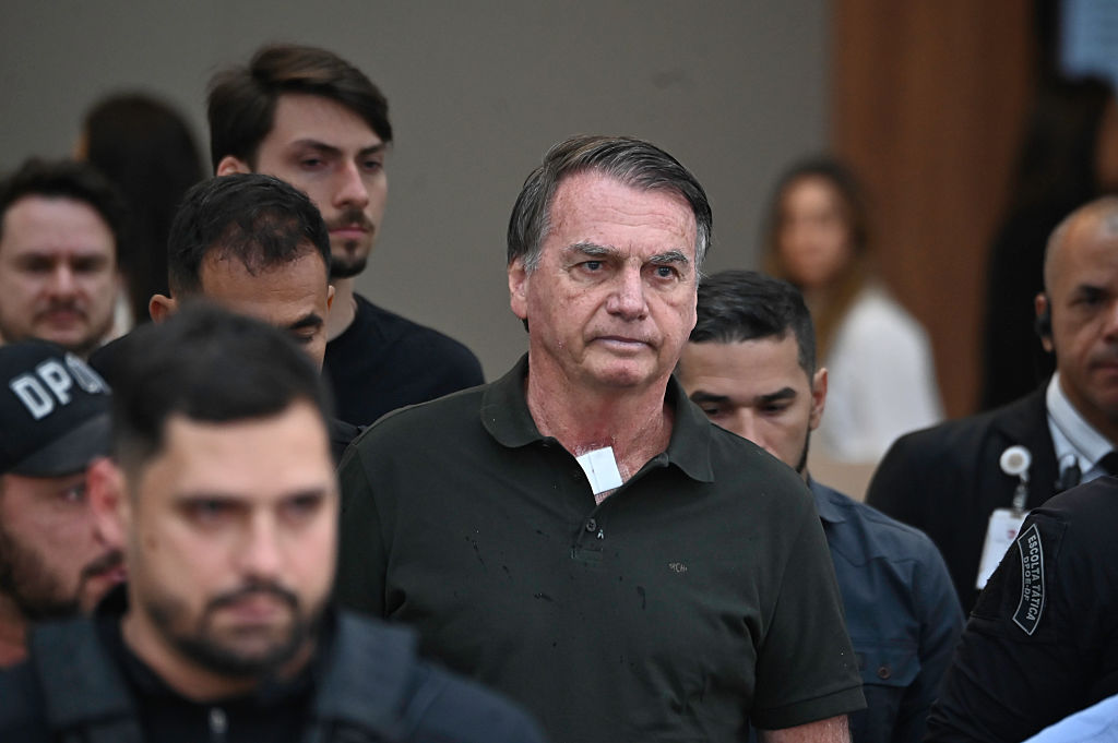 Fostul președinte brazilian Jair Bolsonaro, externat din spital și plasat în arest la domiciliu