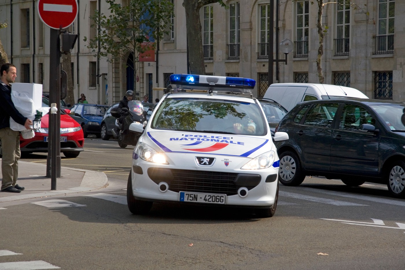 Franţa: Atentat dejucat la Paris, în faţa filialei Bank of America