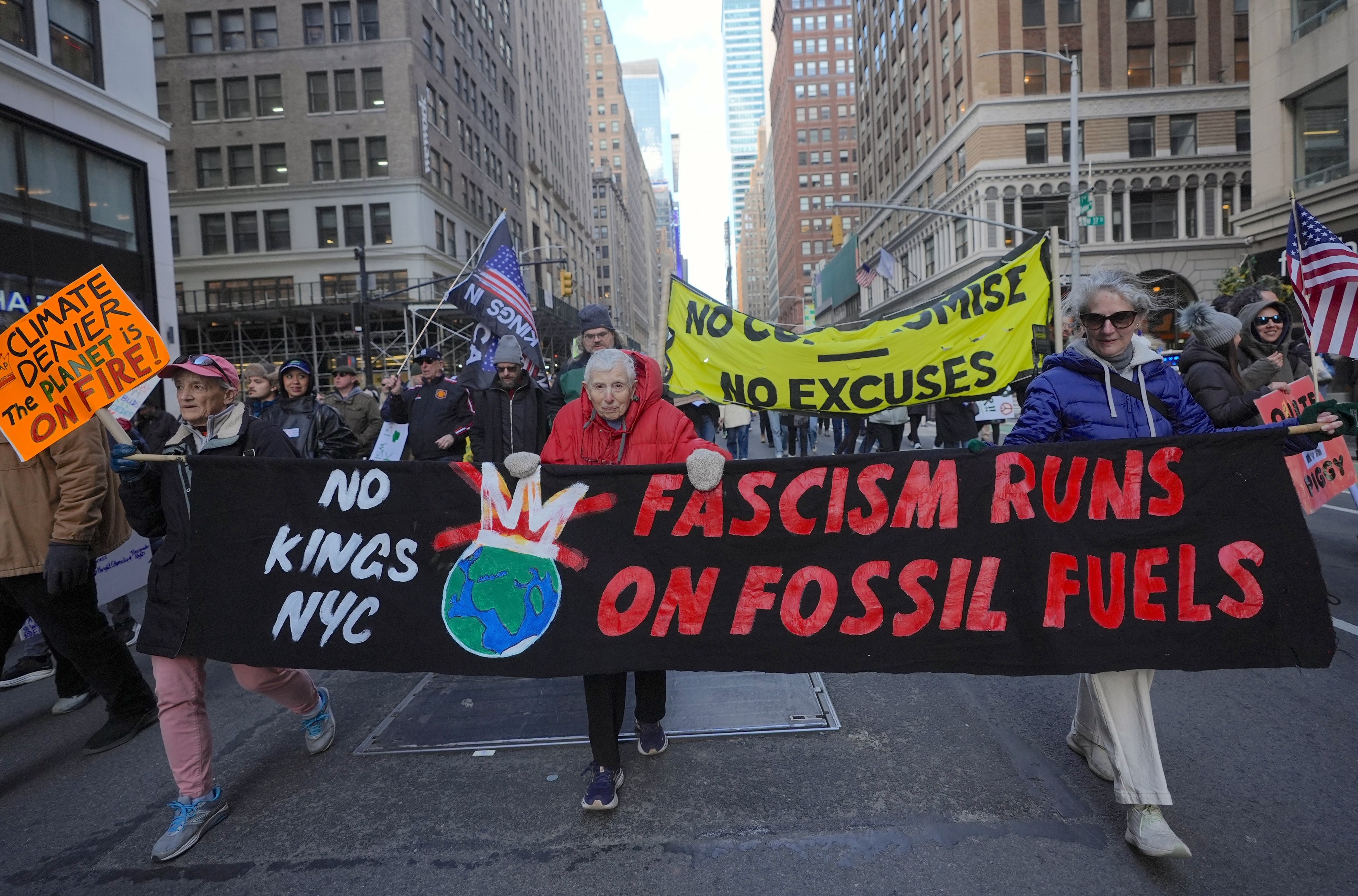 Peste 8 milioane de oameni au protestat în SUA împotriva lui Donald Trump. Manifestații în toate cele 50 de state