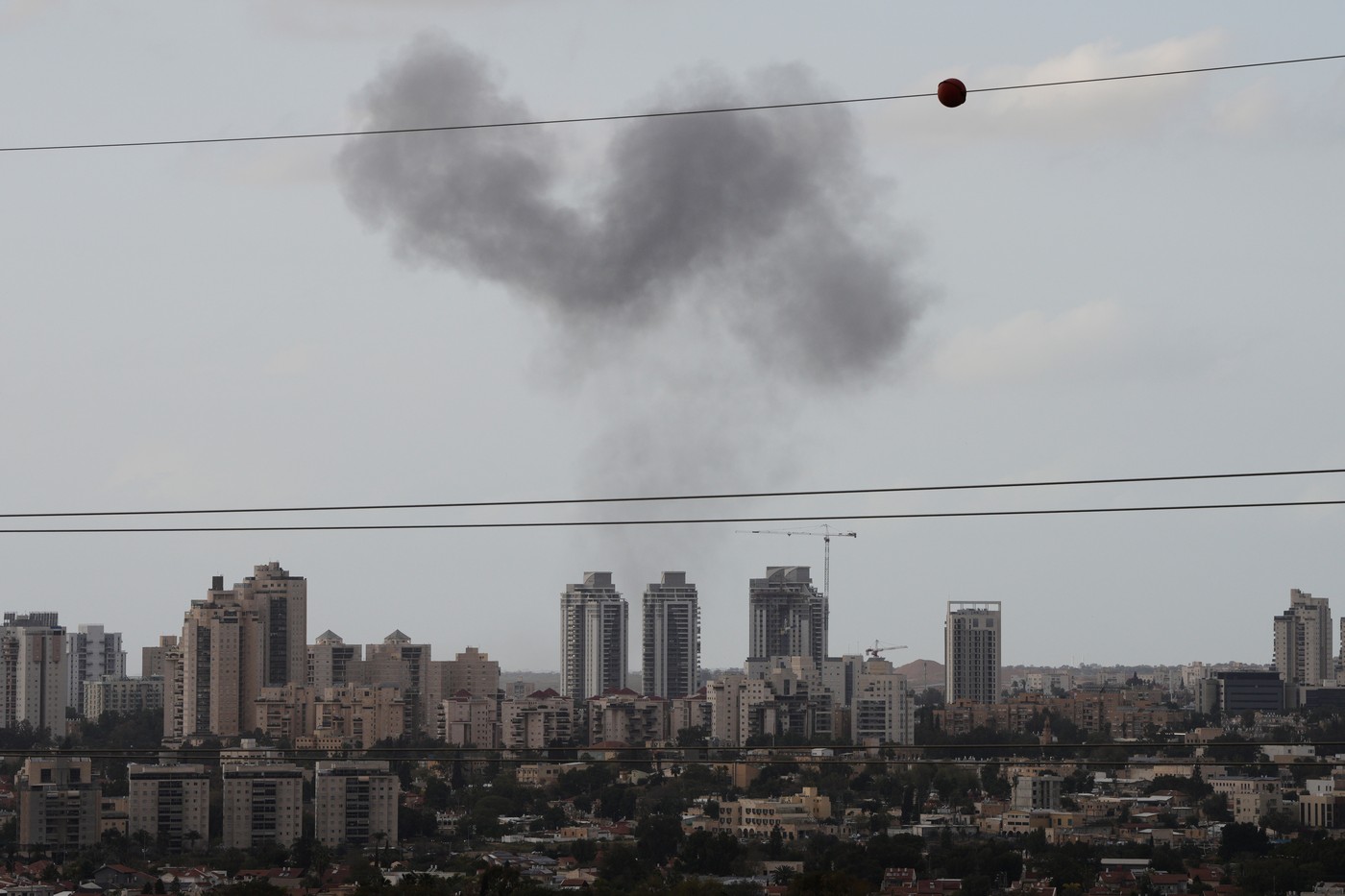 Ce părere au românii despre intervenția militară SUA-Israel în Iran (sondaj)