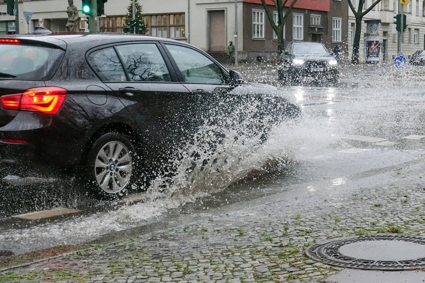 Pericol de inundații. Hidrologii au emis cod portocaliu pe râuri din 4 județe și cod galben în alte 12. Zonele vizate HARTĂ