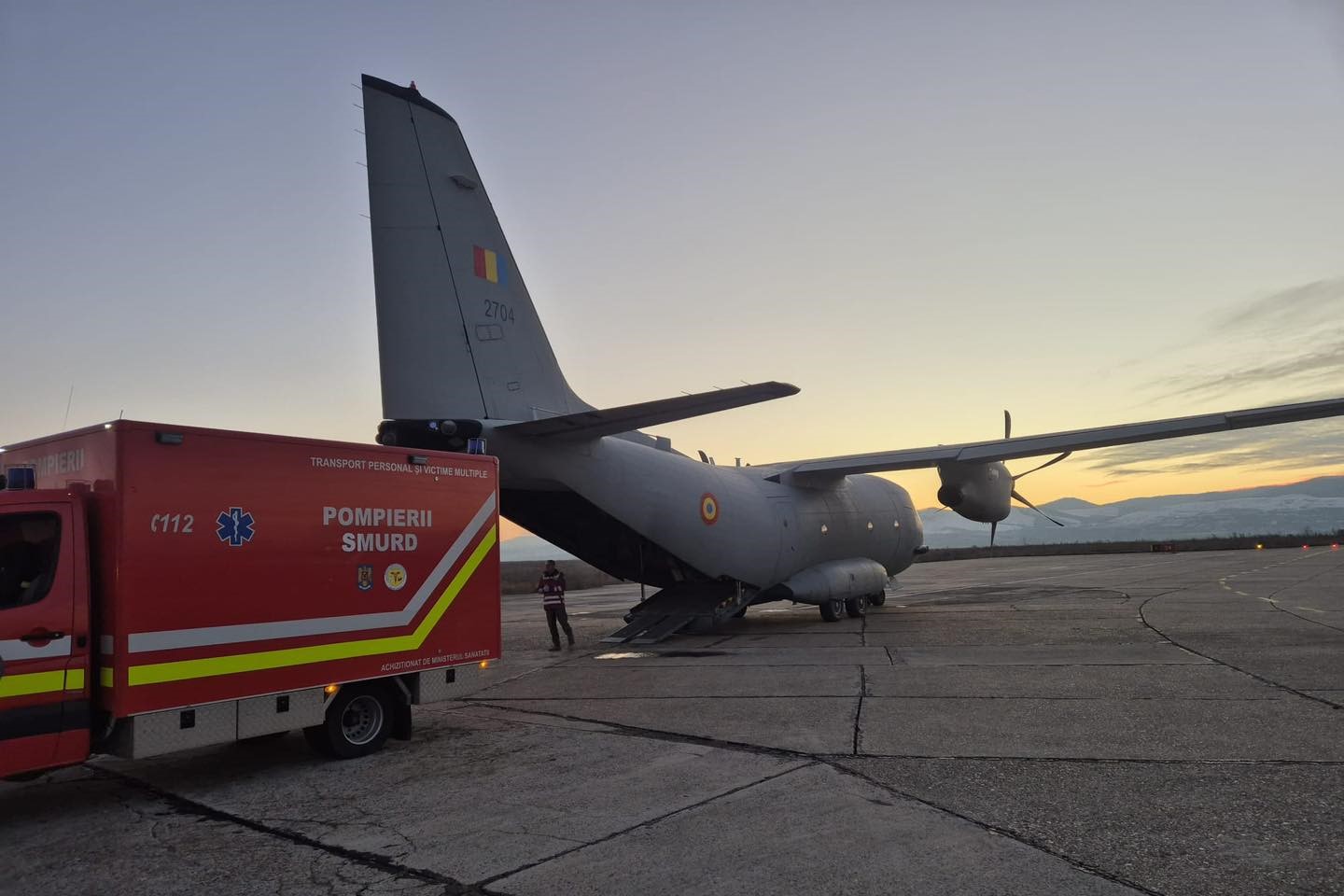 Trei pacienți cu arsuri, transferați în Germania cu o aeronavă C-27J Spartan a Forțelor Aeriene Române
