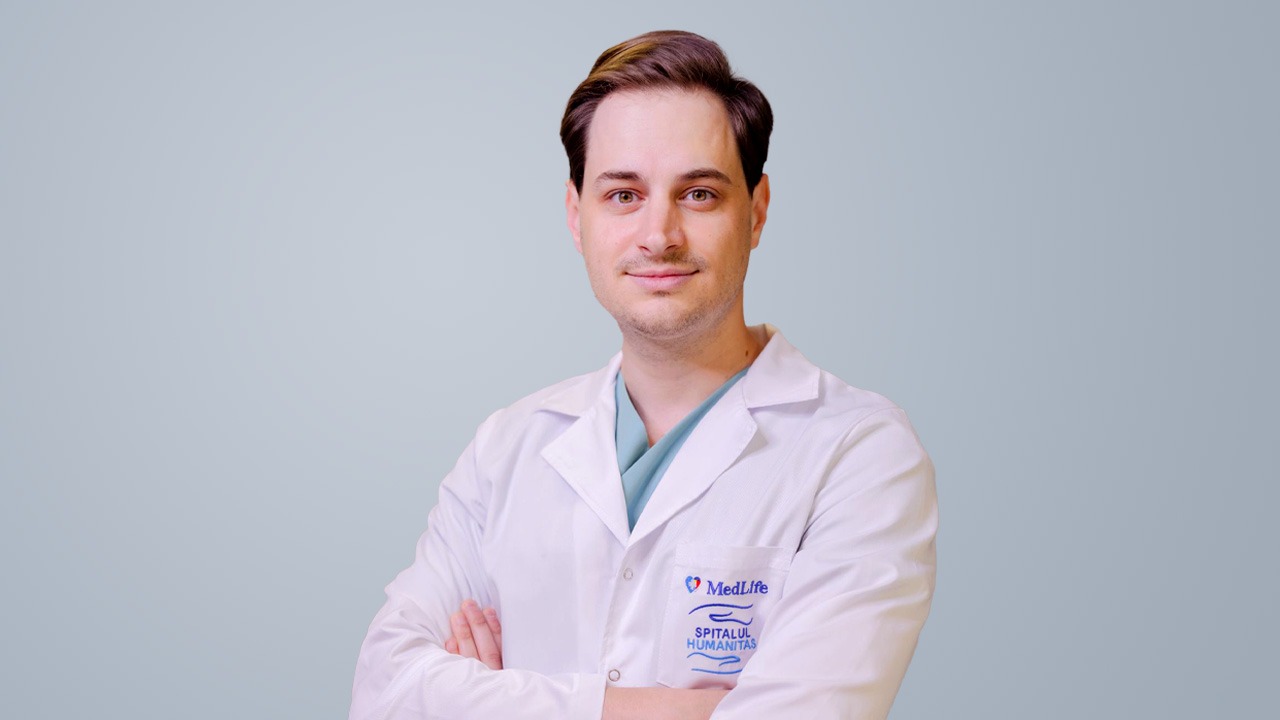 Proteză de genunchi personalizată robotic în timpul operației. Dr. Mircea Tăbăcar, ortoped: „Aducem genunchiul la starea inițială”