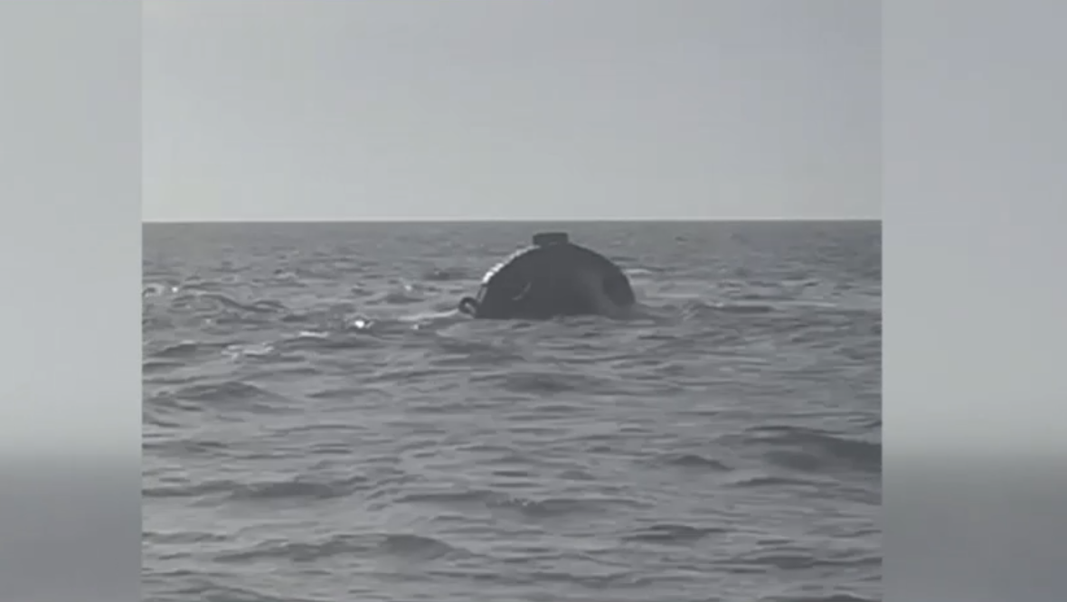 „Nu e nimeni! Nu salvăm oamenii?” Noi imagini cu remorcherul scufundat în largul portului Midia