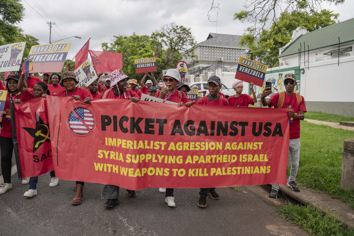 „Un bătrân alb, deranjat la cap, nu ne poate spune ce să facem”: proteste în Africa de Sud față de noul ambasador trimis de Trump