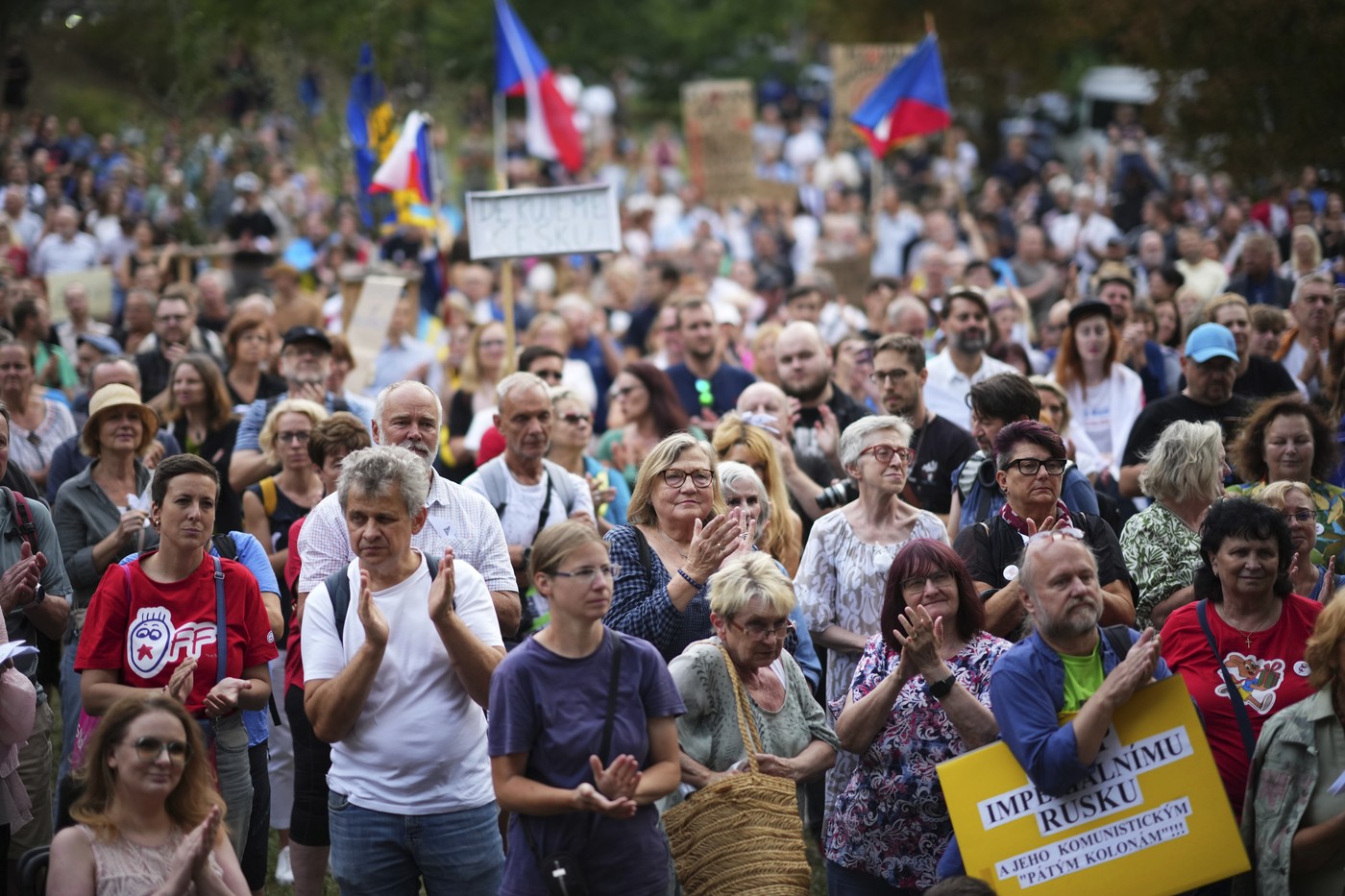 Protest în Cehia: peste 250.000 de oameni în stradă. Ce i se reproșează premierului Babis: „Nu vom permite ca viitorul să ne fie furat”