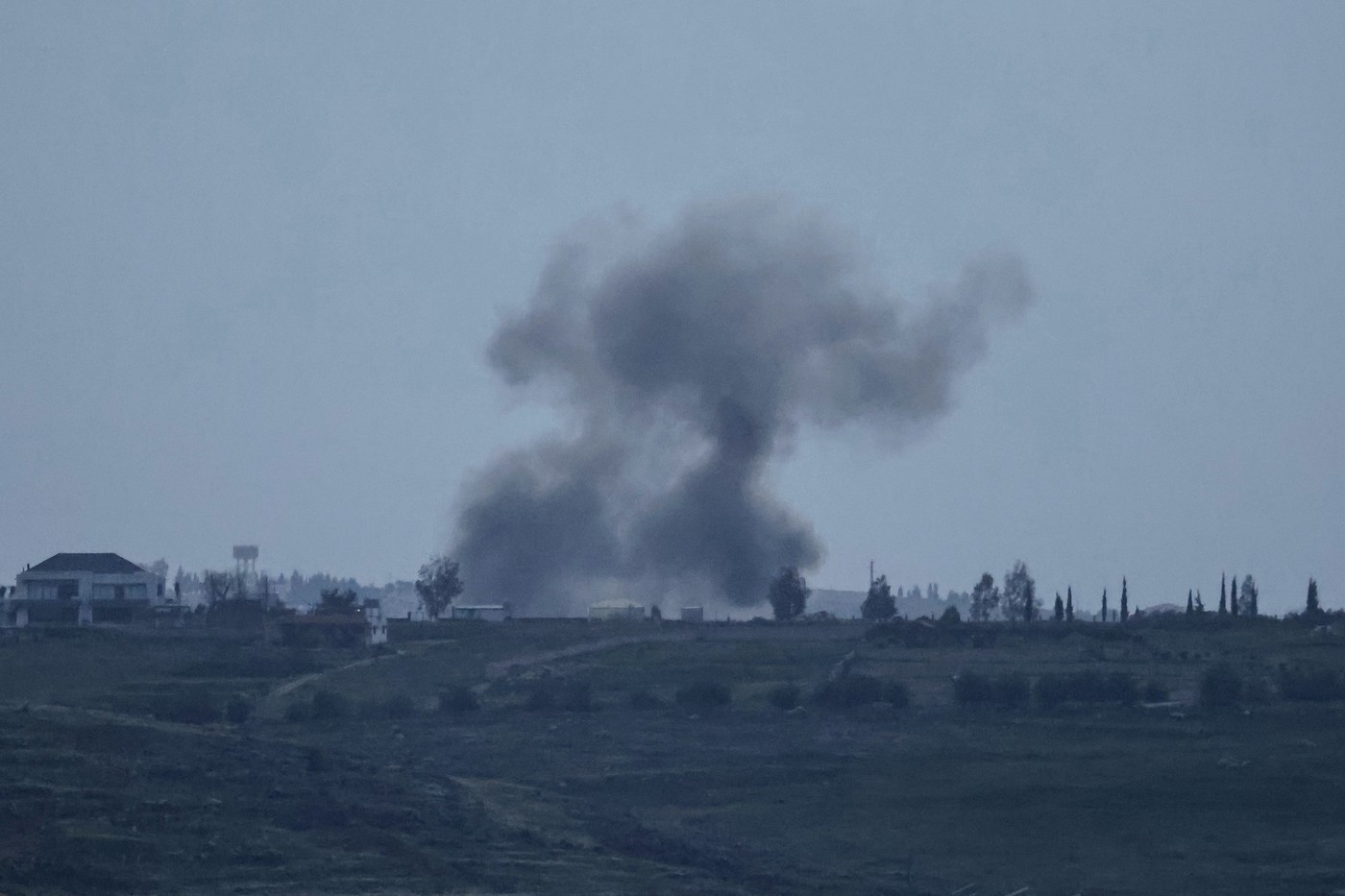 Iranul amenință că deschide „un nou front” dacă SUA trimit trupe terestre. Ținta vizată, una dintre „cele mai strategice din lume”