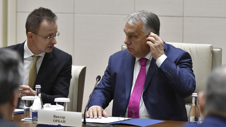 Peter Szijjarto și Viktor Orban.