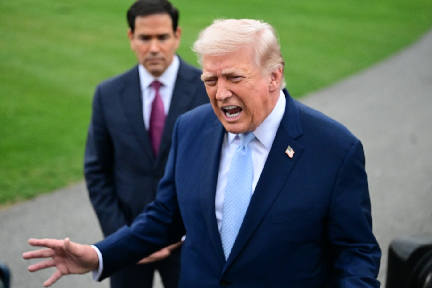 Donald Trump, omagiu la moartea lui Chuck Norris. „Nu-ţi venea să te pui cu el”