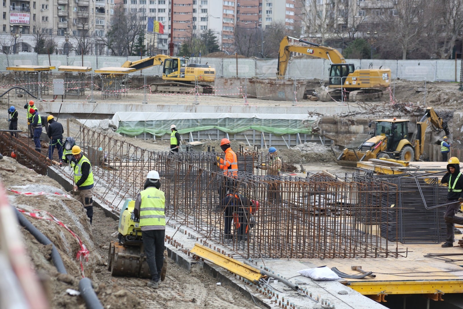 Când vor fi ridicate primele restricții de trafic rutier la Piața Unirii. Primăria Sector 4: Refacerea planşeului a ajuns la jumătate