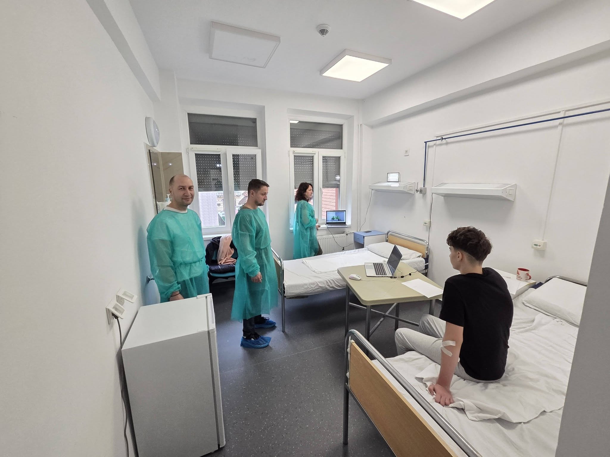 Un elev de 14 ani a participat la Olimpiada Națională de Informatică chiar de pe patul din spital: „A trebuit”