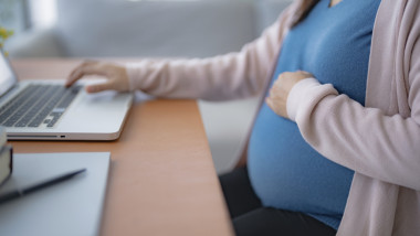 sarcina femeie gravida munca de acasa profi