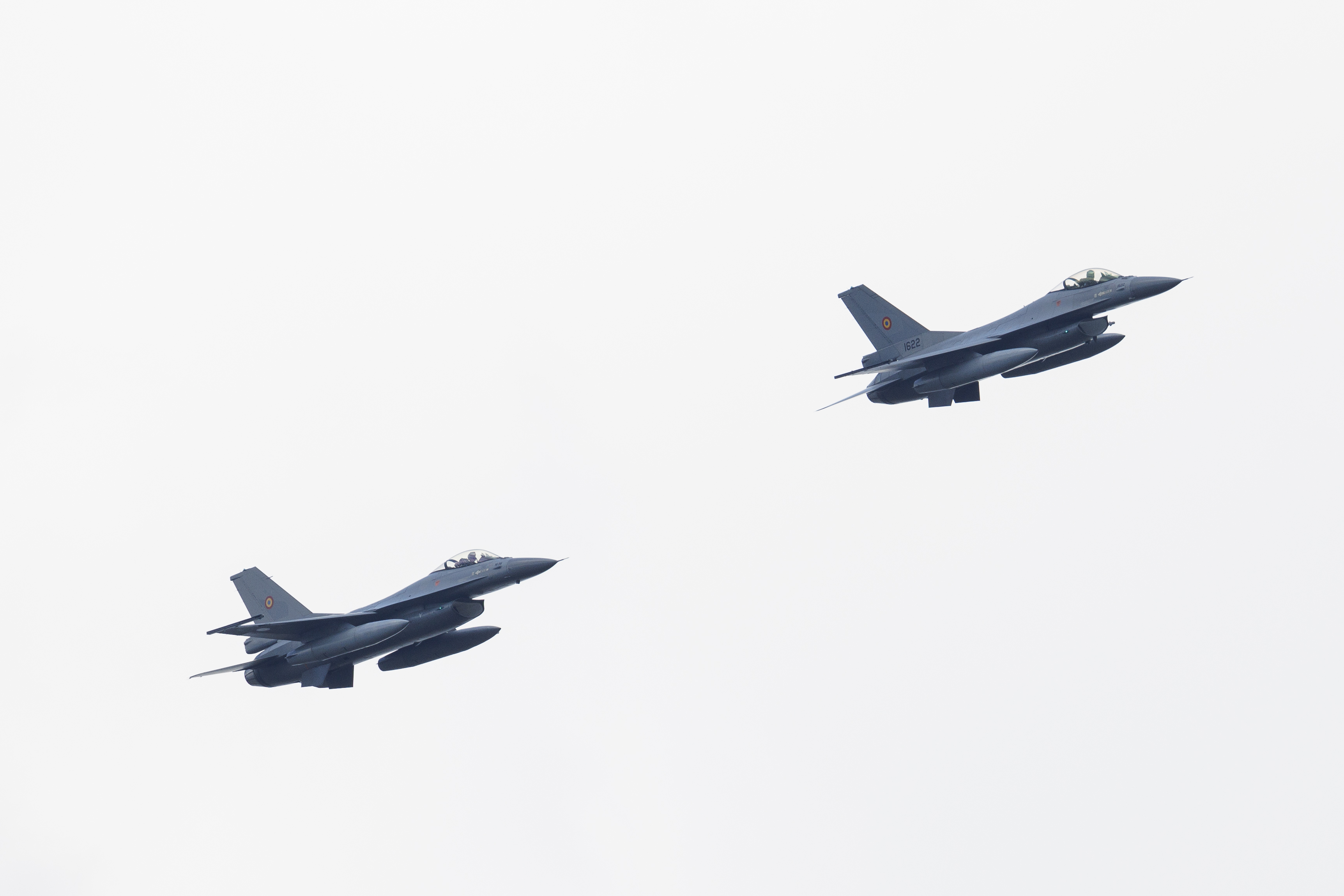 Miruță: Avioanele se ridică doar când este necesar. MApN primește frecvent alerte aeriene, dar nu toate ajung la populație