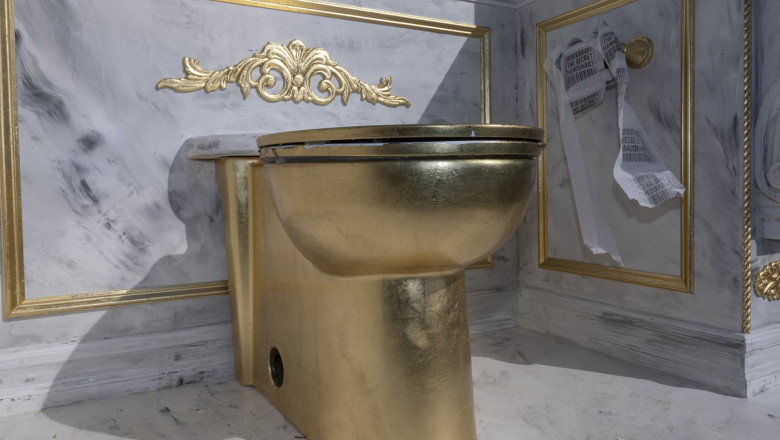 Satirical Toilet Statue Near Lincoln Memorial