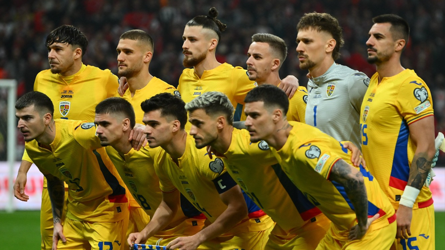 După ratarea calificării la Cupa Mondială, România joacă azi un amical cu Slovacia. Cine va sta pe bancă în locul lui Mircea Lucescu