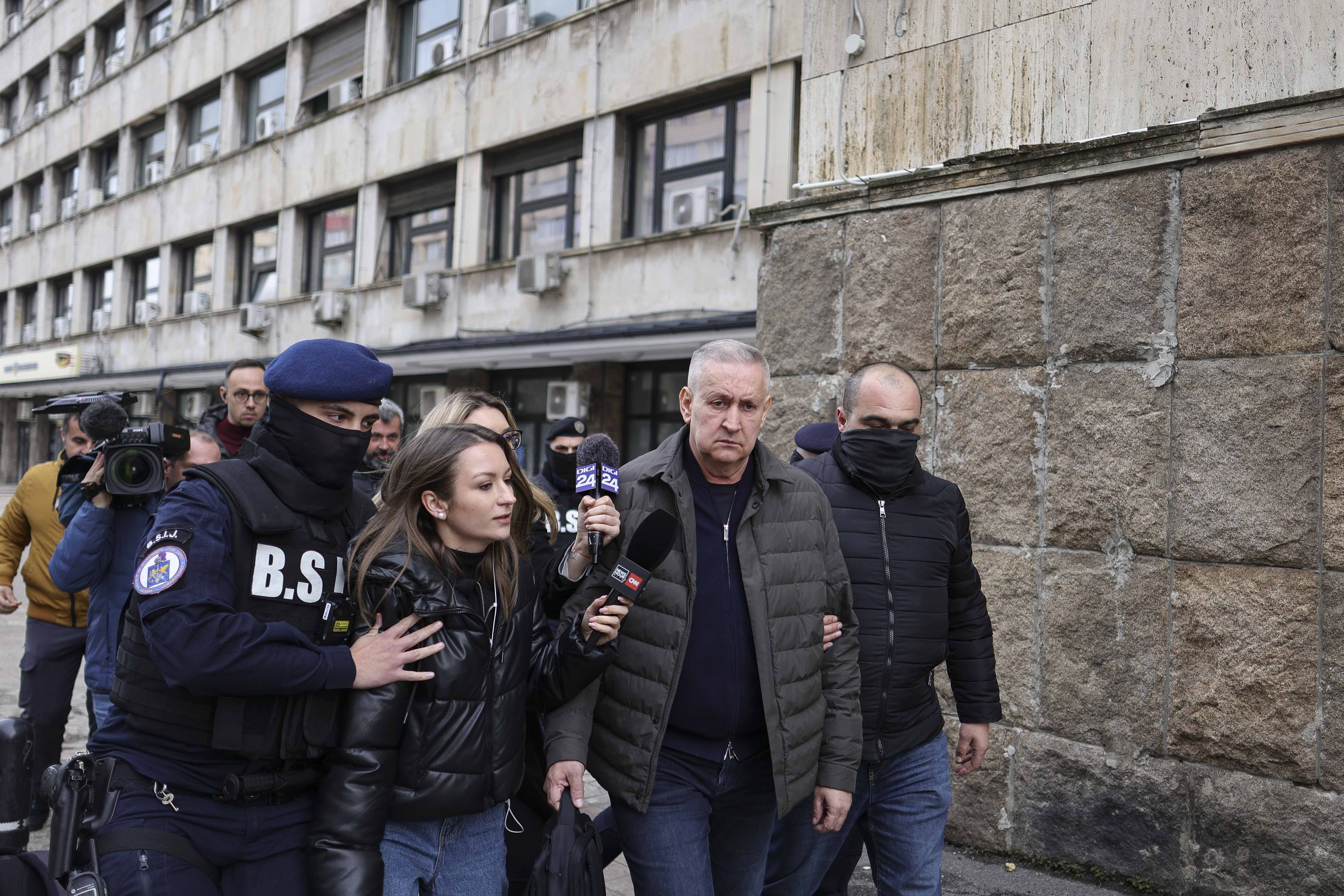 Care era rolul șefului ARR, Cristian Anton, în gruparea care frauda examenele pentru atestate profesionale. Acuzațiile oficiale ale DNA