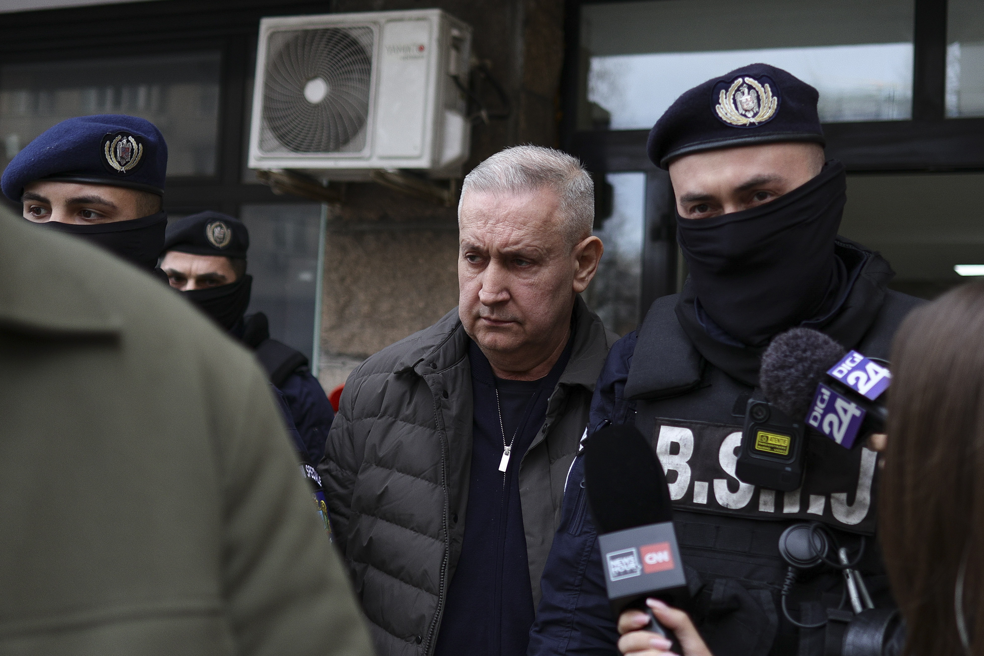 Cristian Anton a fost reținut de DNA, după perchezițiile de la ARR și de la domiciliul său: 500.000 de euro găsiți în locuință (surse)
