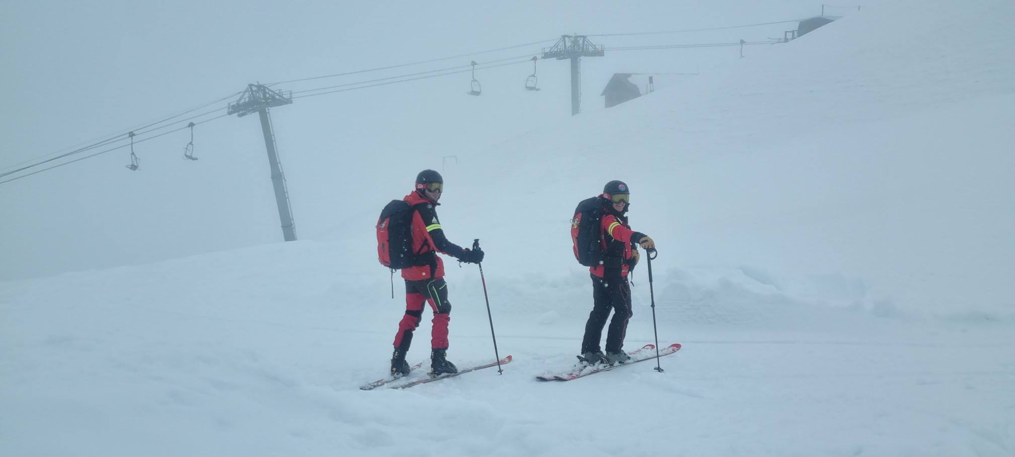 Avertisment pentru turiști la Sinaia: „Zăpadă ortopedică de categoria I”. Temperaturi ridicate și vizibilitate redusă pe munte