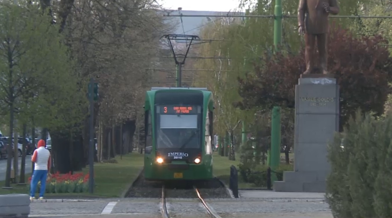 Scumpiri la carburanți, ieftiniri la transportul public: Orașul care va avea cele mai ieftine bilete de tramvai și autobuz