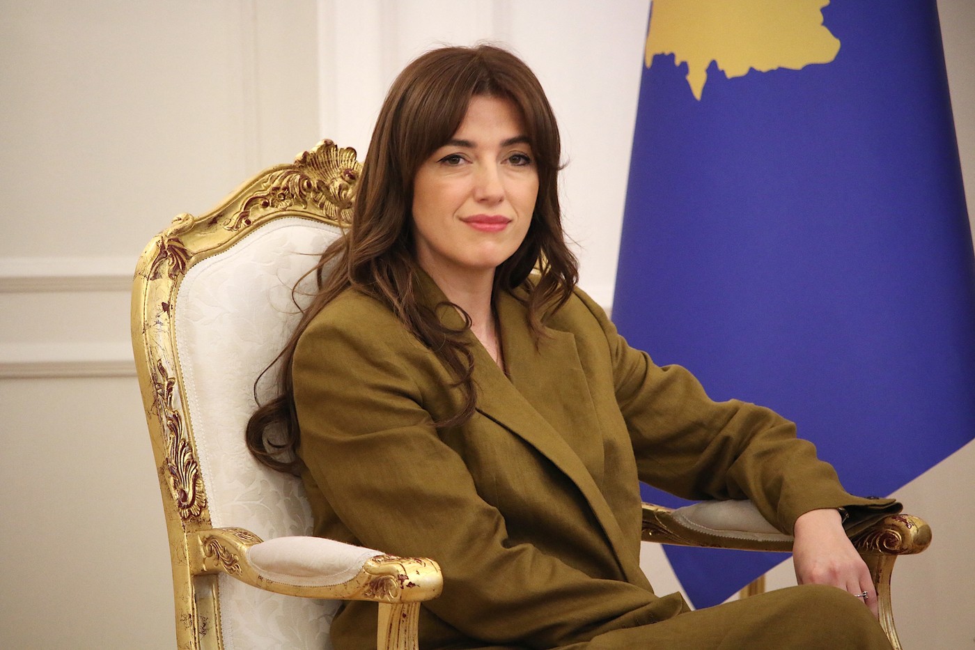 Kosovo intră în impas politic: șefa Parlamentului, Albulena Haxhiu, a preluat funcția de președinte interimar