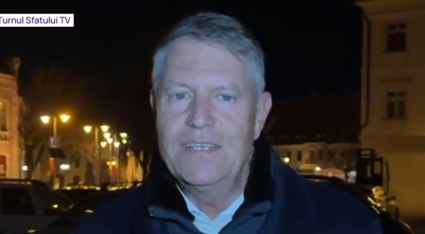 Klaus Iohannis a mers la slujba de Înviere, la Sibiu. Mesajul transmis de fostul preşedinte