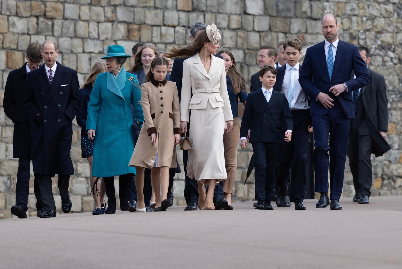 Familia regală britanică a asistat la slujba de Paşte de la Castelul Windsor. Primele sărbători fără fostul prinț Andrew