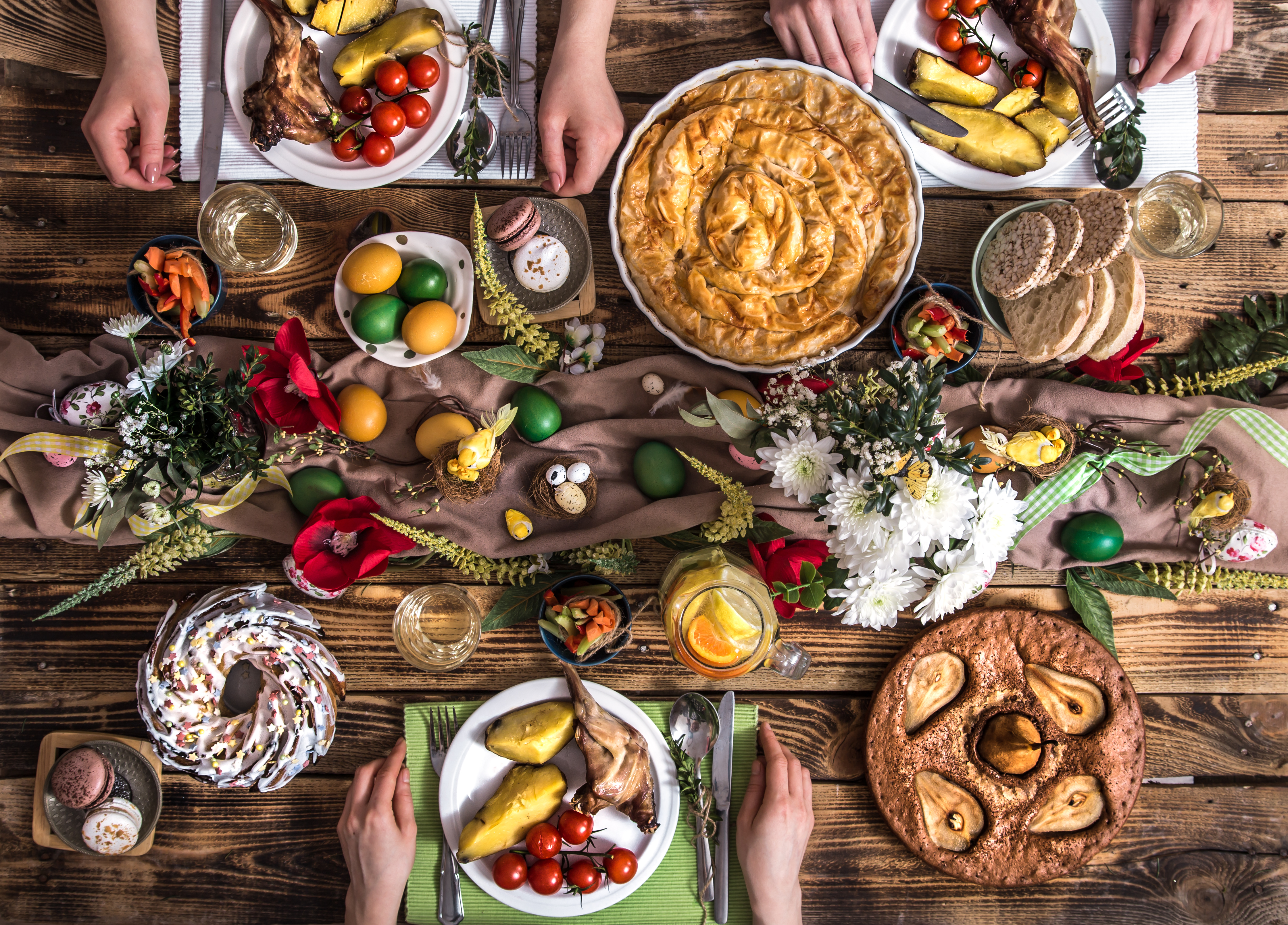 Cum să eviți excesele alimentare de Paște 2026. Reguli pentru o masă echilibrată, explicate de specialiști în nutriție