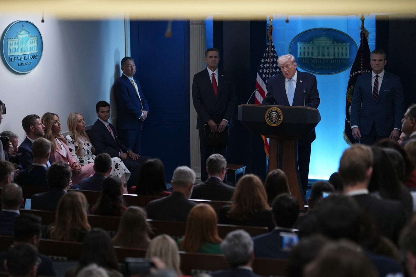 Trump dezvăluie detalii demne de filme de acțiune ale misiunii „de salvare istorice” a piloților americani doborâți în Iran