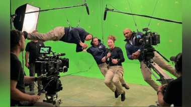 un ecran verde si astronauții de pe artemis 2