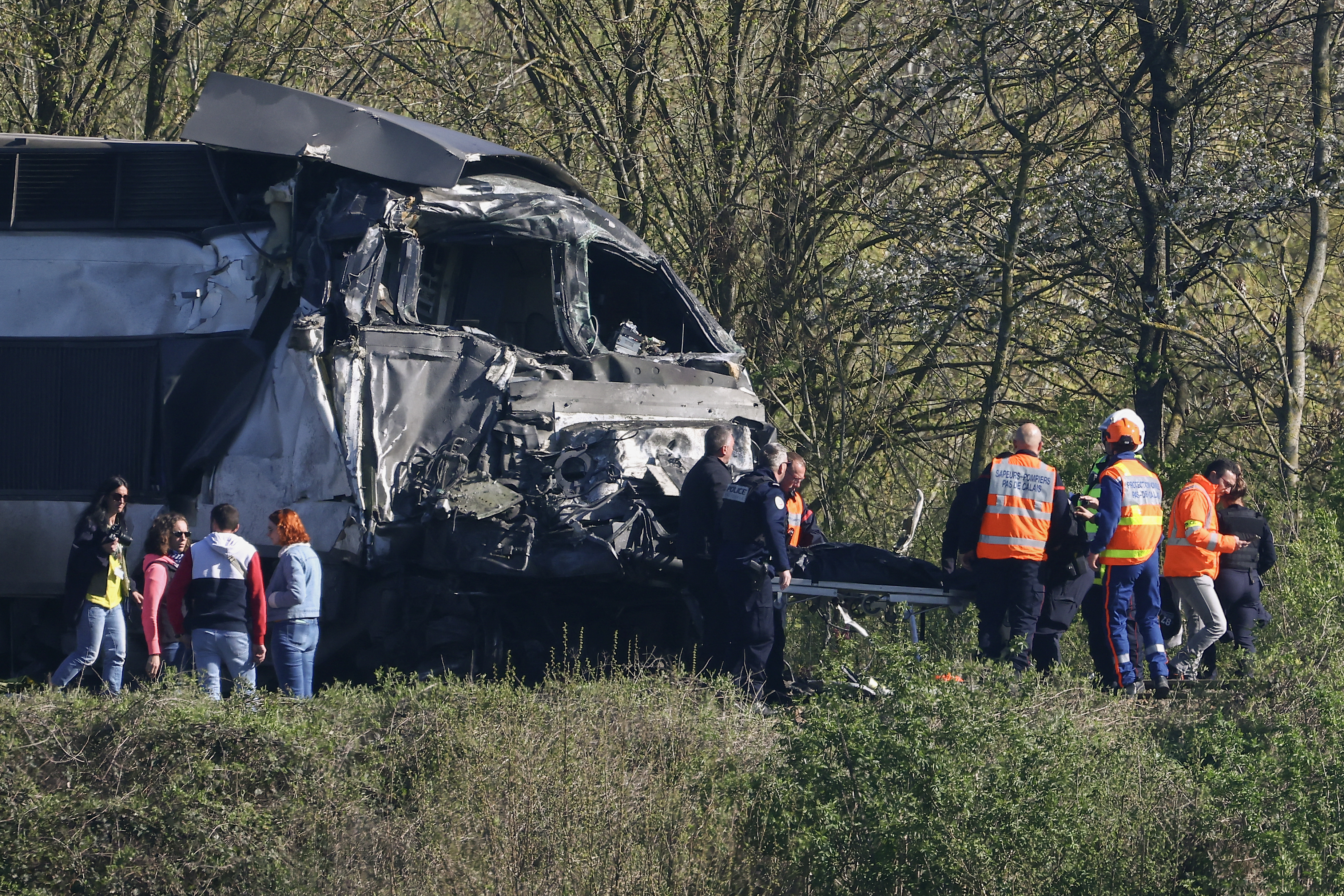 Un TGV a lovit un camion militar în Pas-de-Calais: mecanicul trenului a murit, cel puțin 27 de pasageri au fost răniți