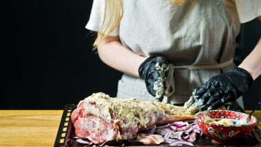 Cele mai bune rețete de ciorbă și friptură de miel pentru masa de Paște 2026. Foto Getty Images