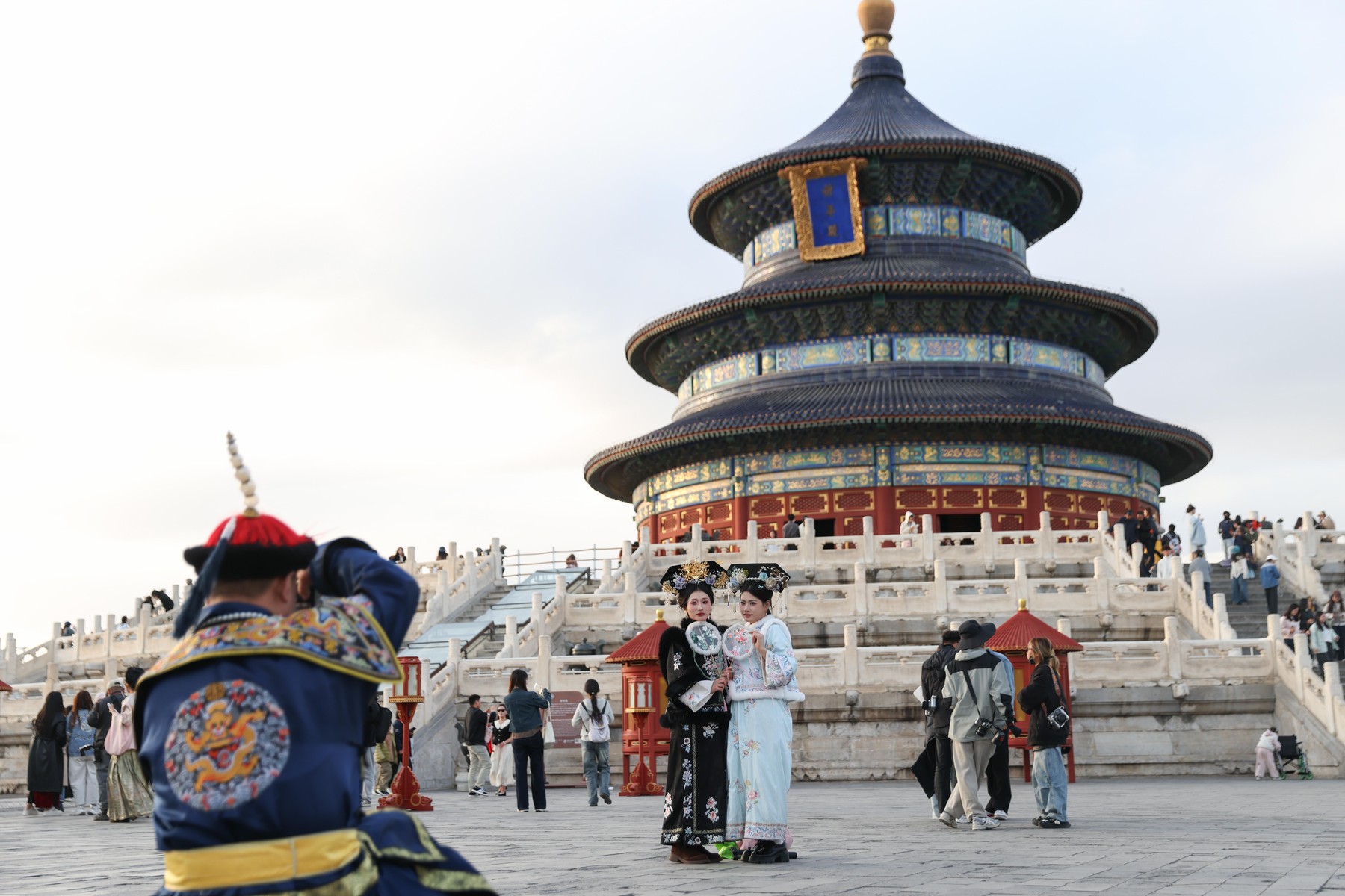 Crema de hemoroizi, printre ofrandele aduse de tinerii chinezi strămoșilor: cum s-a ajuns la ciudatul obicei