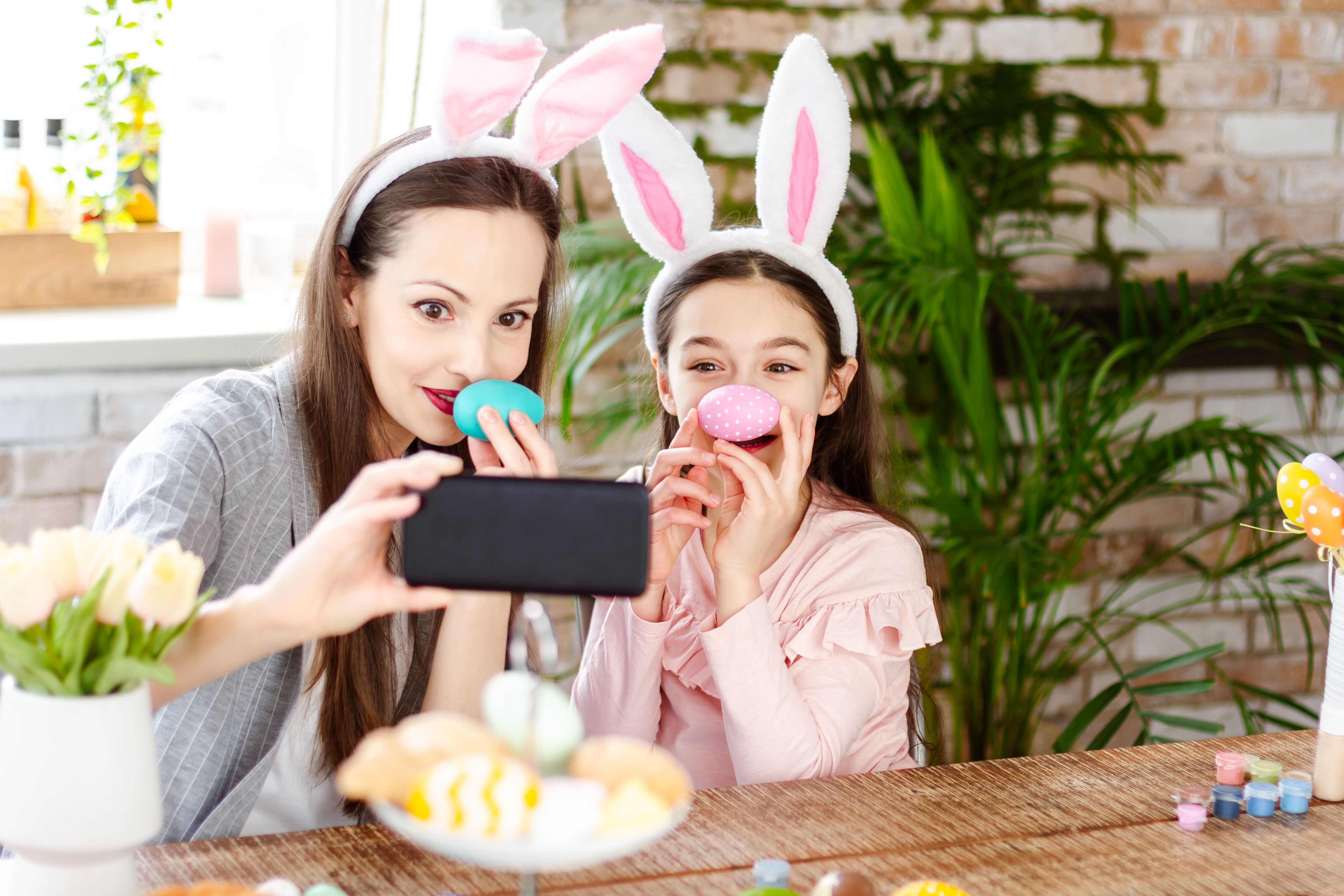 Mesaje și felicitări de Paște 2026. Urări pentru familie și prieteni de Învierea Domnului