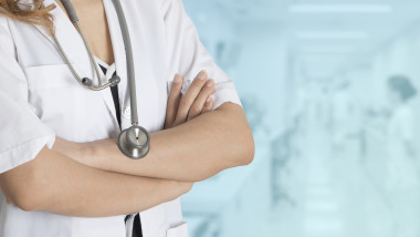 doctor rezident femeie rezidenti