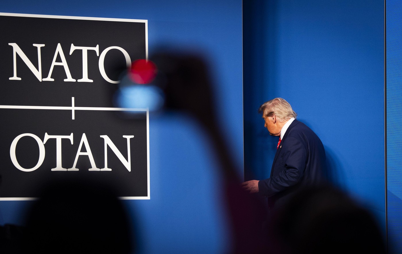 „Gândiţi-vă cât de confuzi sunt rușii”. Lupta europenilor contra destabilizării NATO de către America cea imprevizibilă