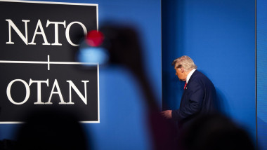 Donald Trump, în timpul unei conferințe de presă organizate după summitul NATO la World Forum din Haga.