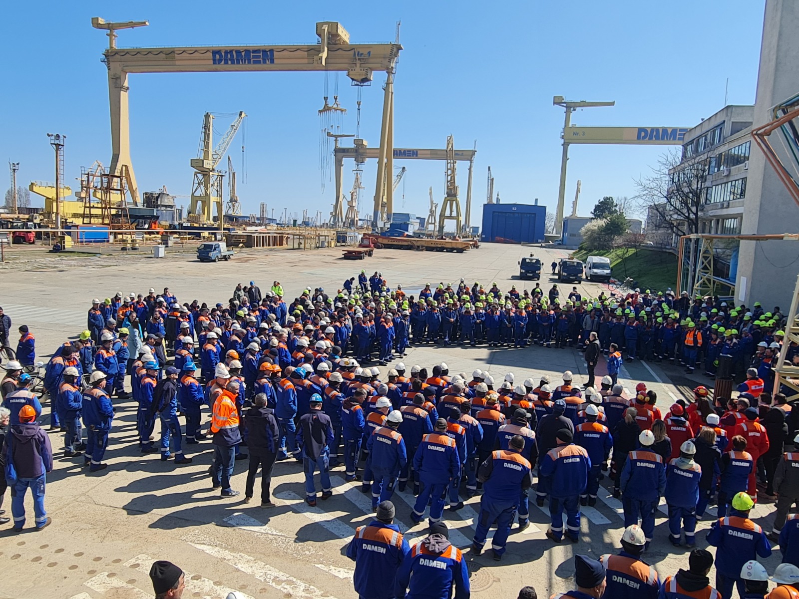 A 10-a zi de protest la Șantierul Naval Mangalia. Angajații ies din nou în curte, în ciuda deciziei Guvernului privind salariile